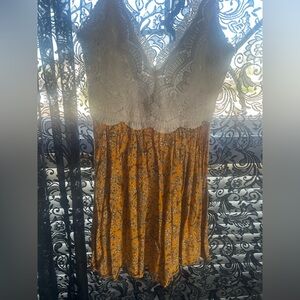 Lace-Trim V-Neck Mini Dress in Mustard Floral